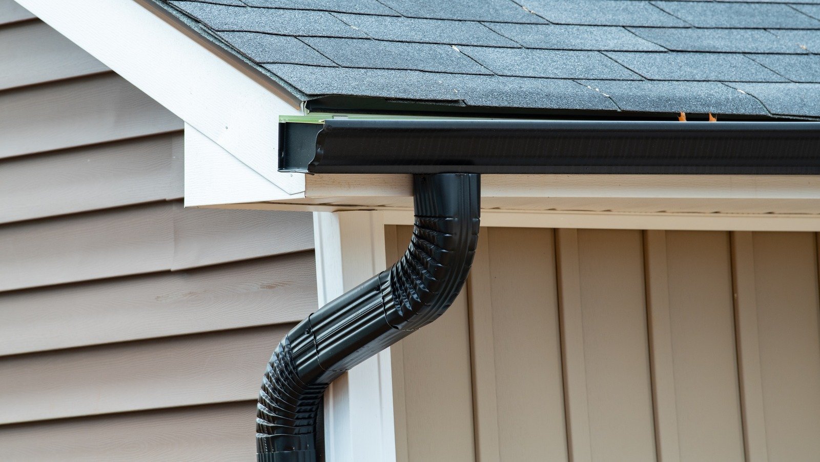5 inch K-style aluminum gutter with downspout Knoxville